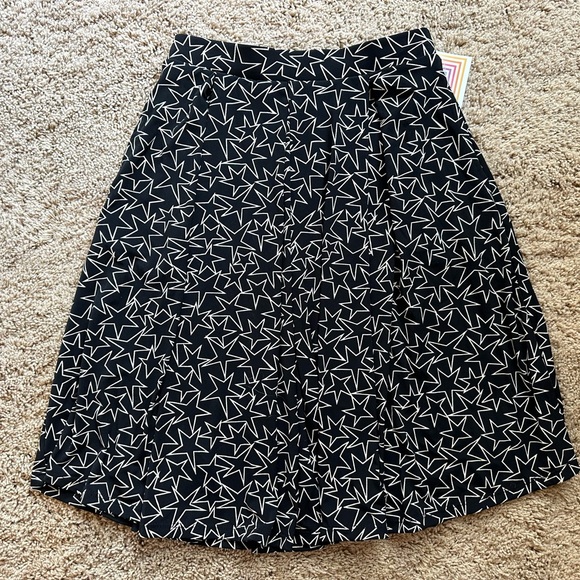 LuLaRoe Madison Black Star Patterned Women's Skirt XS NWT - Picture 1 of 2